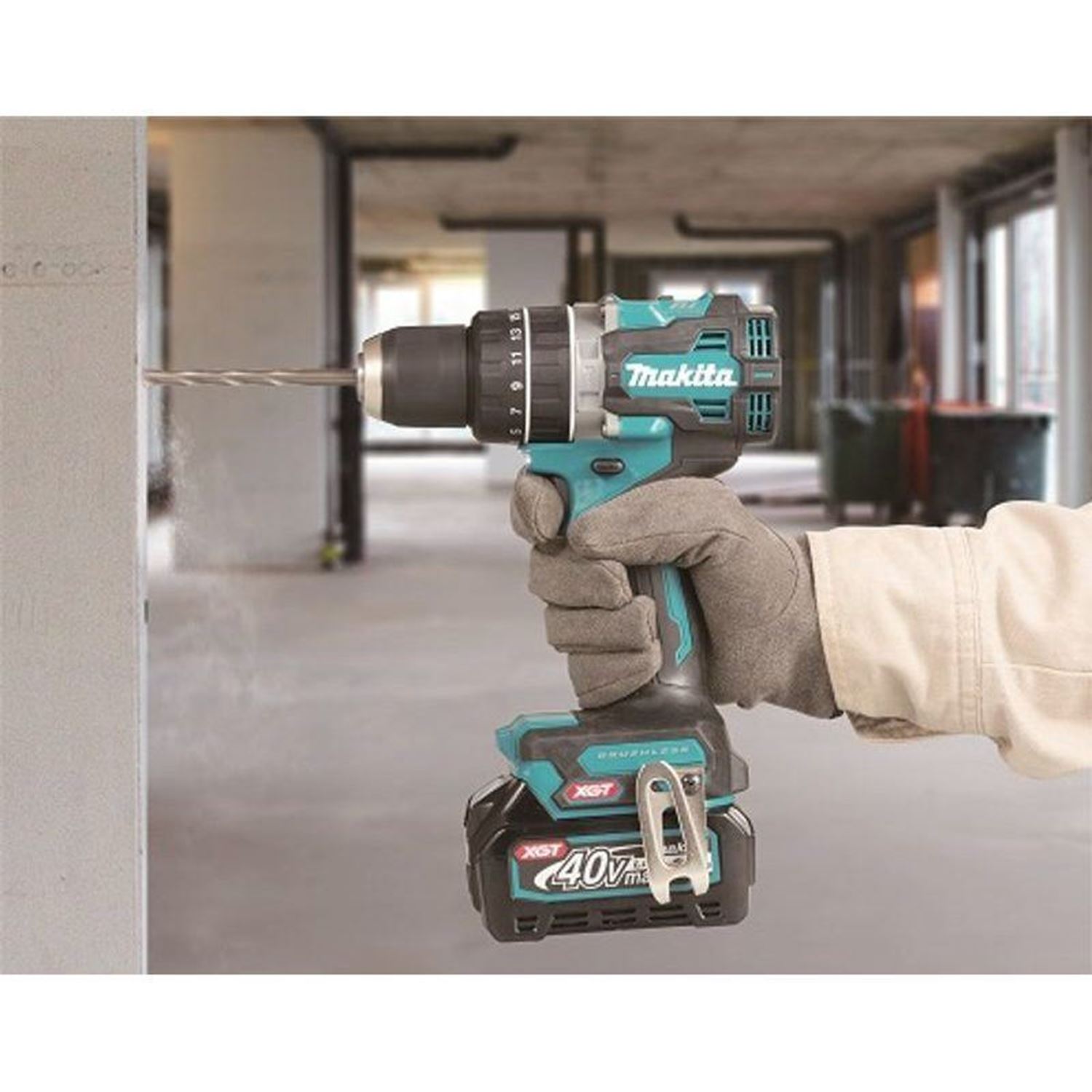 Снимка на Акумулаторен ударен винтоверт MAKITA HP002GA201, XGT 40V 2 батерии x 2.0Ah+ БОНУС К-кт накрайници Makita Impact Black E-11994