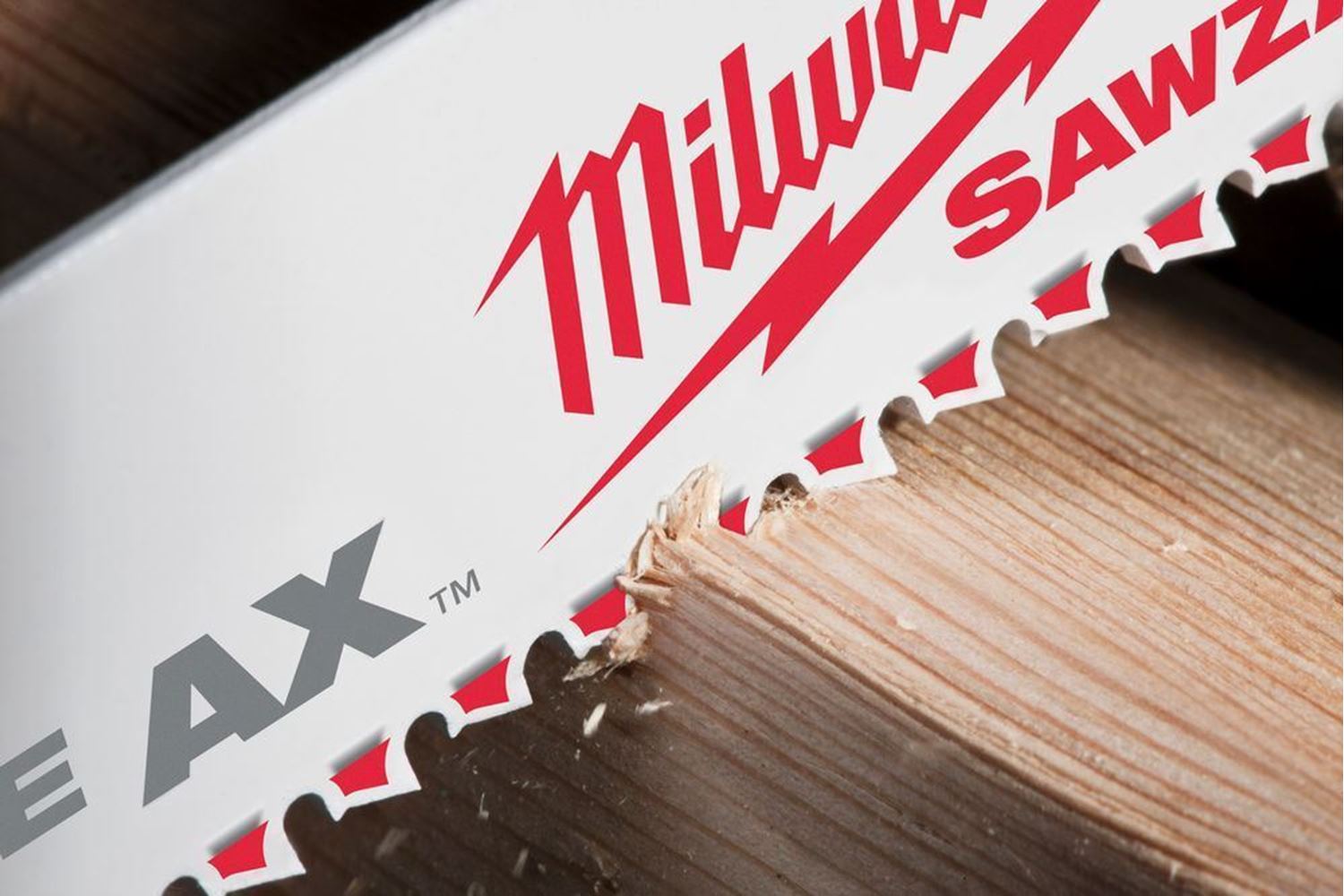 Снимка на Нож за саблен трион Milwaukee The AXE SAWZALL за рязане на дърво с пирони 230 x 5tpi 48008026