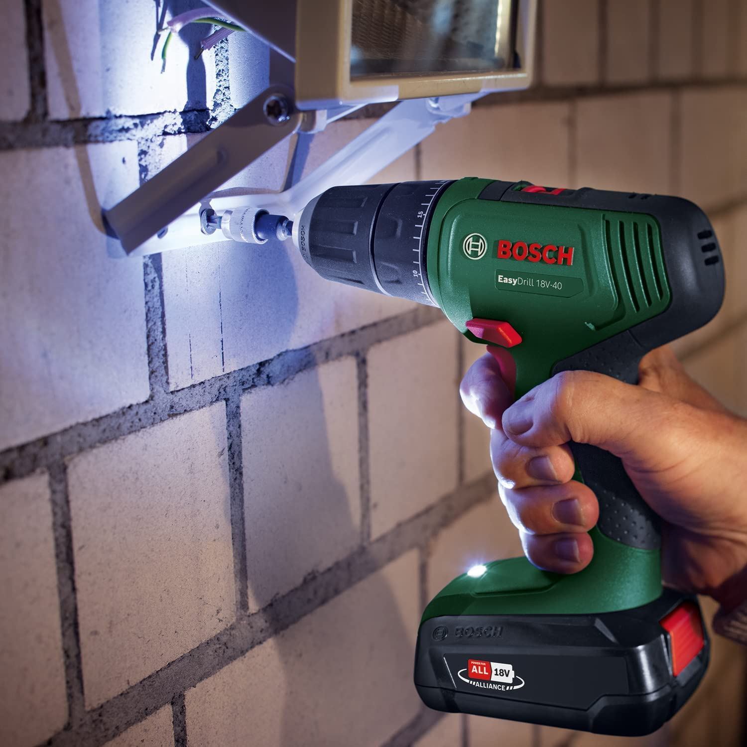 Снимка на Акумулаторен винтоверт EasyDrill 18V-40,2x2,0Ah батерии,куфар,06039D8005,Bosch