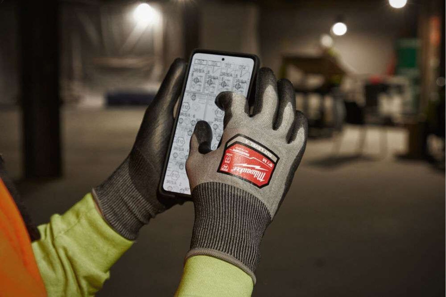 Снимка на Устойчиви на порязване ръкавици Hi-Dex Cut D, M, 4932480502, Milwaukee