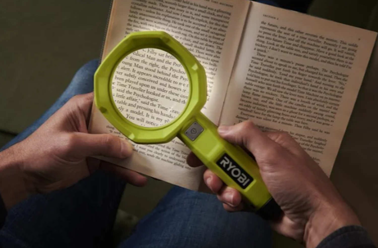 Снимка на Лупа RYOBI с USB зарядно, 2Ah, 5133006229
