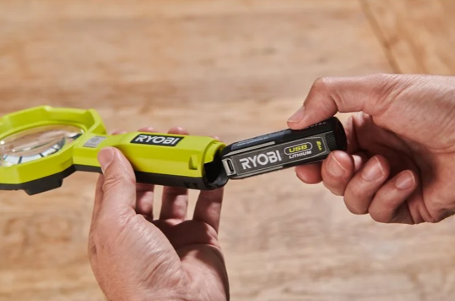 Снимка на Лупа RYOBI с USB зарядно, 2Ah, 5133006229