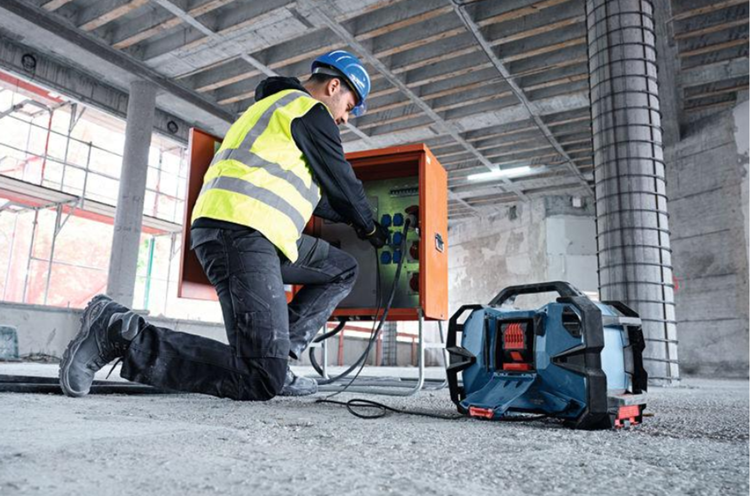 Снимка на Акумулаторно радио BOSCH GPB 18VH-6 SRC, 06014A6200