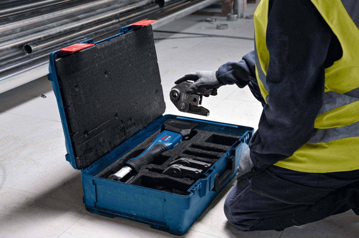 Снимка на Акумулаторна преса BOSCH GPT 18V-32 Professional, SOLO, 06019M2104